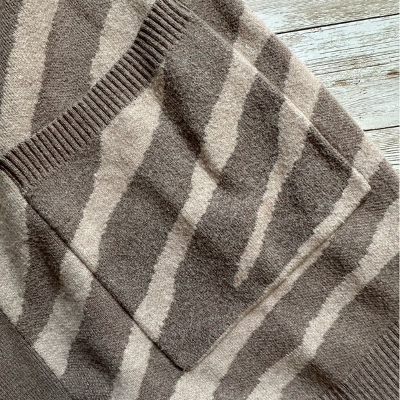 Cupcakes and Cashmere Open Front Cardigan | XS | Zebra Print - Picture 8 of 8